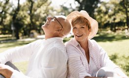 Couple heureux qui pense à sa mutuelle santé