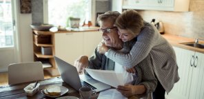 couple qui pense aux garanties à privilégier pour leur mutuelle retraite