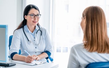 visite medicale femme medecin salariee travail