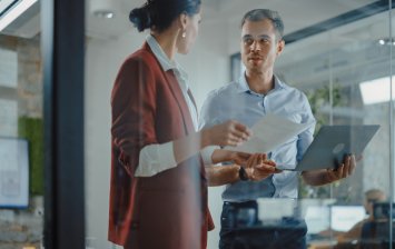 chefs d’entreprises en train de repérer les risques psychosociaux chez leurs collaborateurs