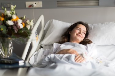 garantie-ajh femme-lit-hopital