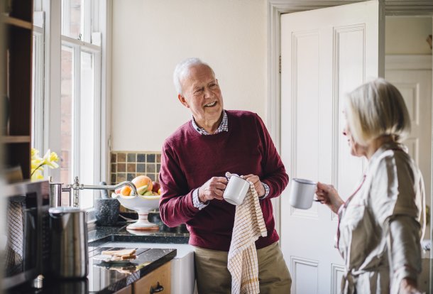adaptation-logement couple senior cuisine adaptation logement