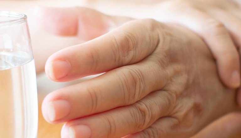 Tremblement essentiel : quand les mains tremblent... | La Mutuelle Générale