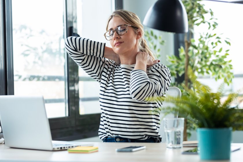 femme bureau mal dos tms