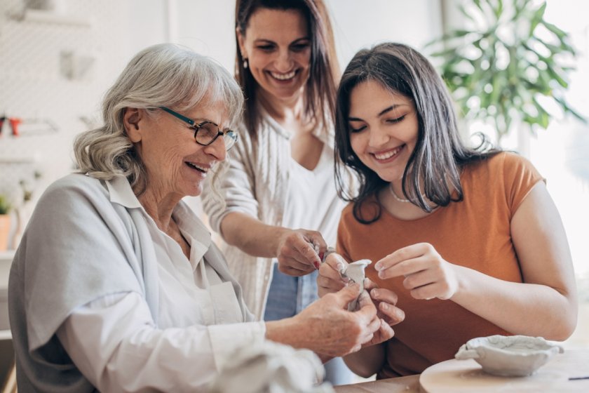 Femmes qui préparent leur vie sociale avant la retraite